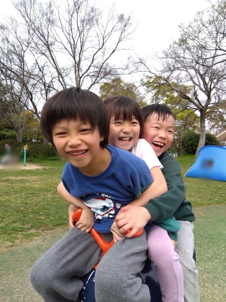 オハナピース花園町
住之江公園の遊具で遊ぶ児童
